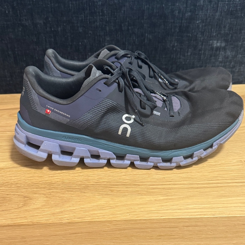 ON Cloudflow 4 - Men’s 10.5 (Black | Storm) - lightly used